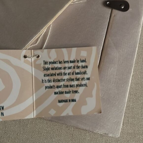 New View handmade embroidered and jewel detailed satin 4x6 picture NWT - Picture 5 of 5